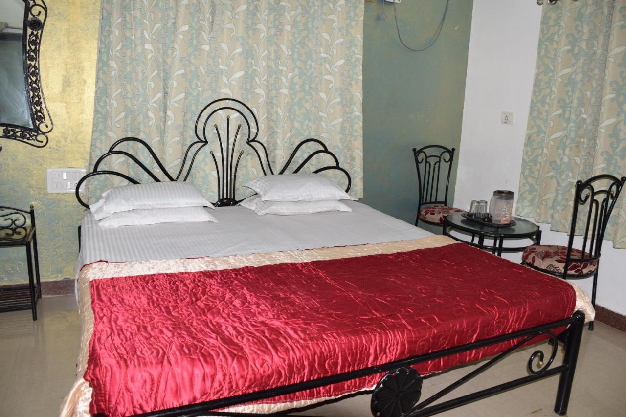 Hotel Deep Valley Mount Âbû Extérieur photo