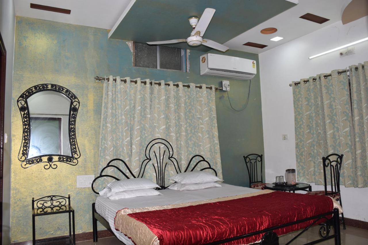 Hotel Deep Valley Mount Âbû Extérieur photo