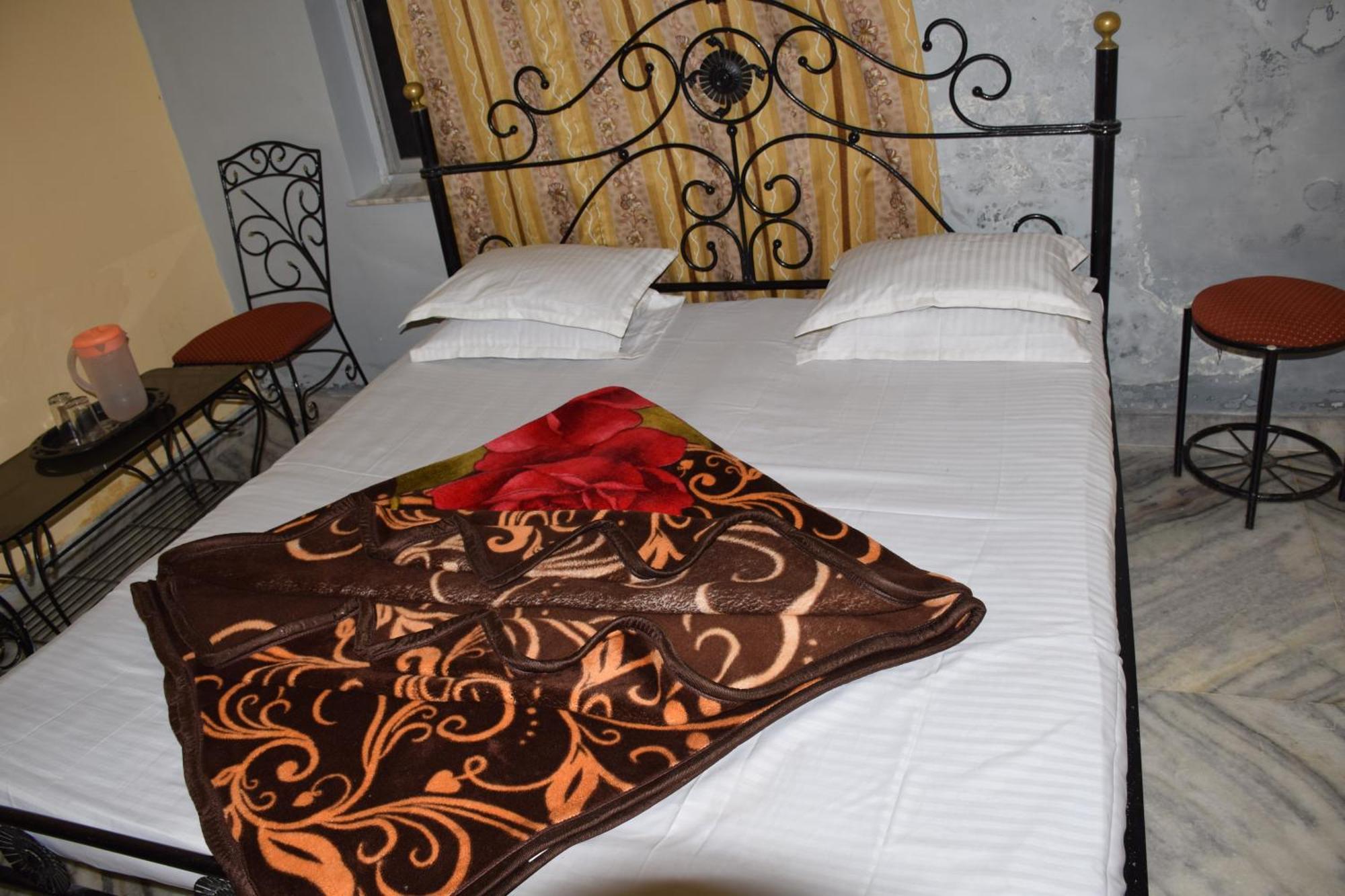 Hotel Deep Valley Mount Âbû Extérieur photo
