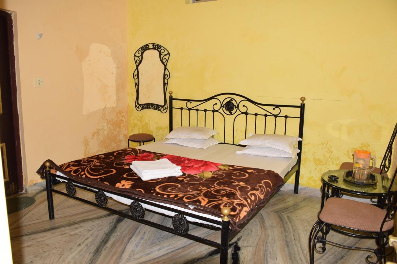 Hotel Deep Valley Mount Âbû Extérieur photo
