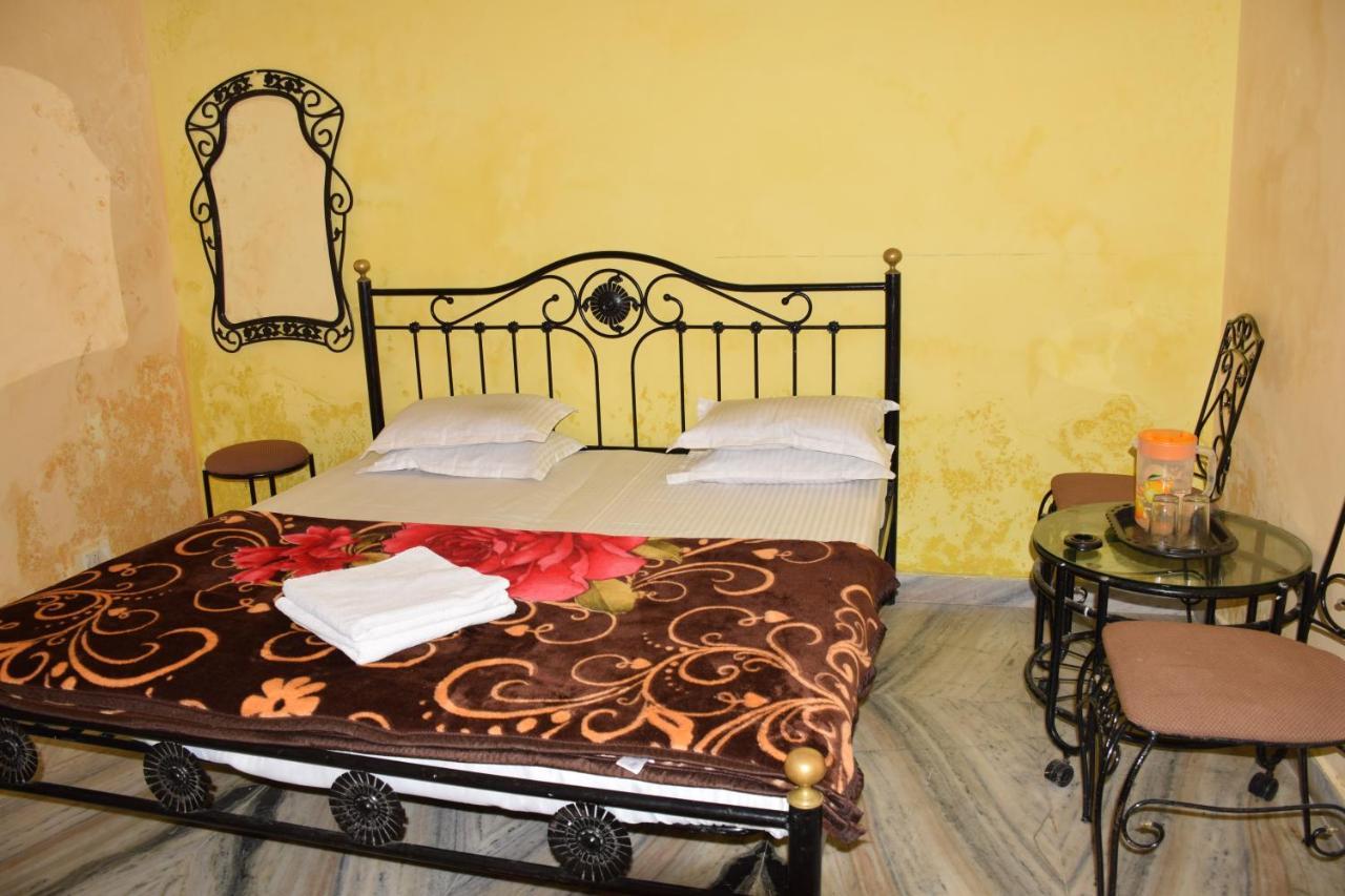 Hotel Deep Valley Mount Âbû Extérieur photo