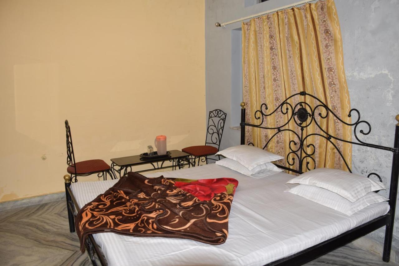 Hotel Deep Valley Mount Âbû Extérieur photo